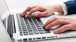 I půjčku si můžete takto jednoduše vyřídit online přes internet