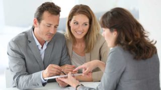 Prověřování bonity zájemce o půjčku.