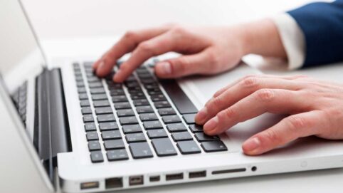 I půjčku si můžete takto jednoduše vyřídit online přes internet